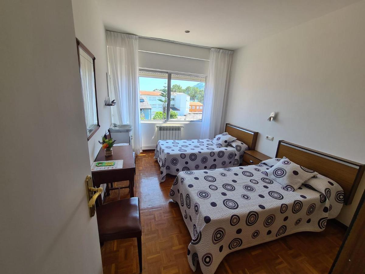 Hostal Playa Atlantica Hotel Louro Bagian luar foto